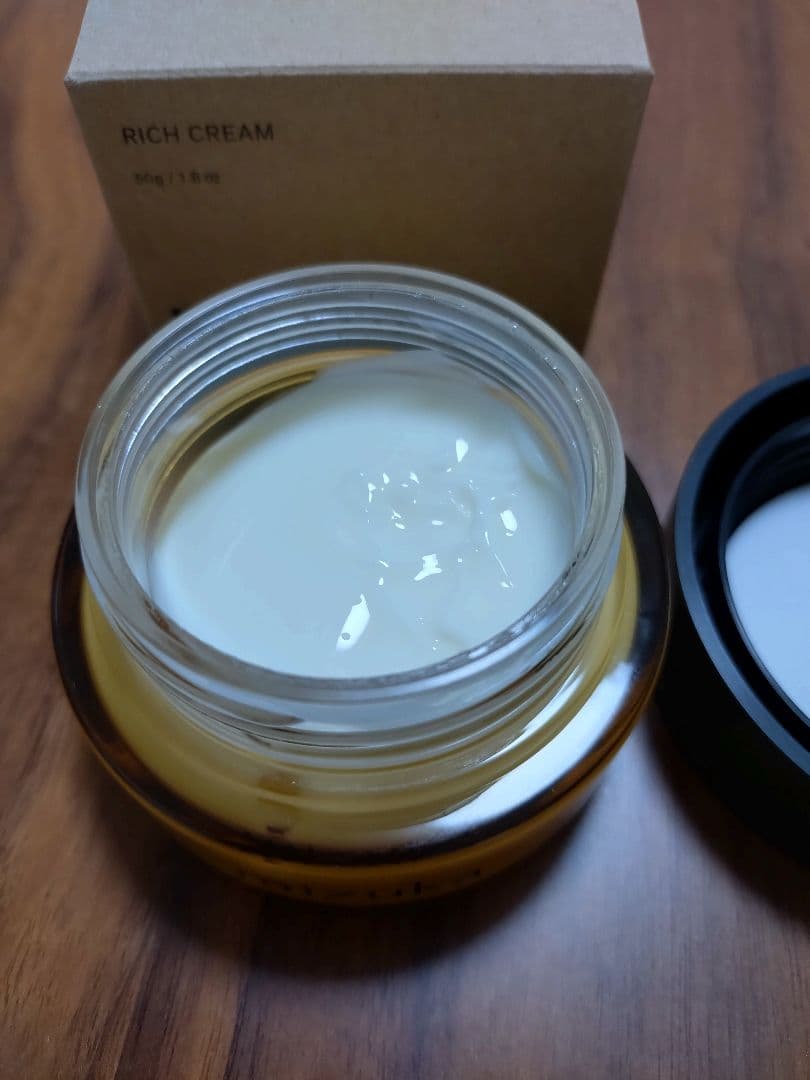 ミズカ　リッチクリーム　50㌘　辺見えみり 　自然の植物の力　12100円