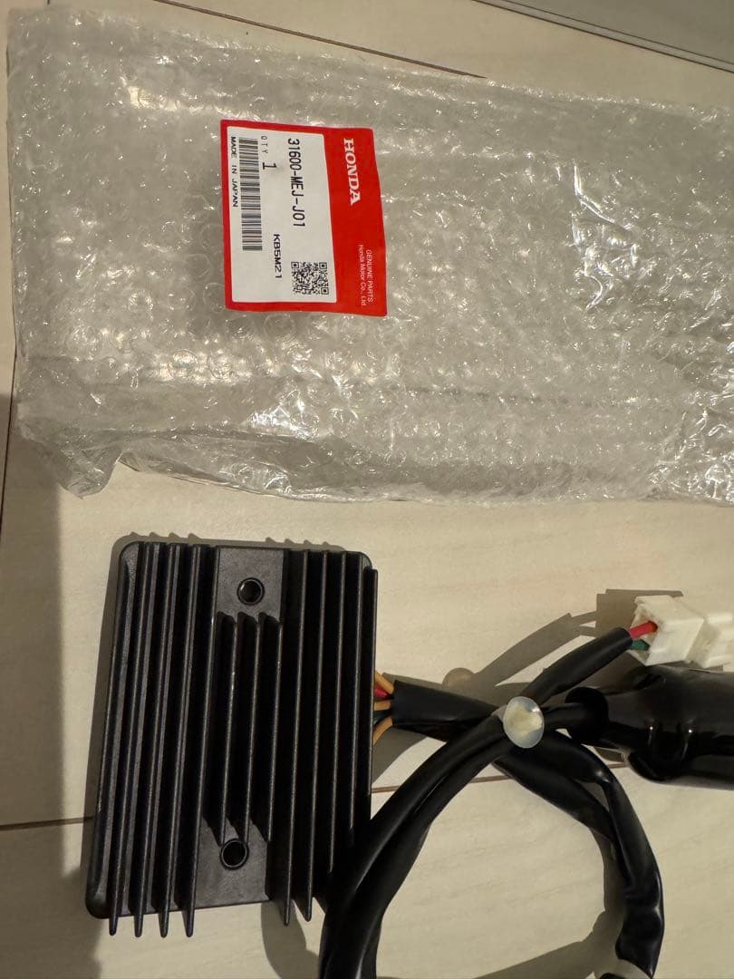ほぼ新品 CB1300SF用 純正レギュレータ