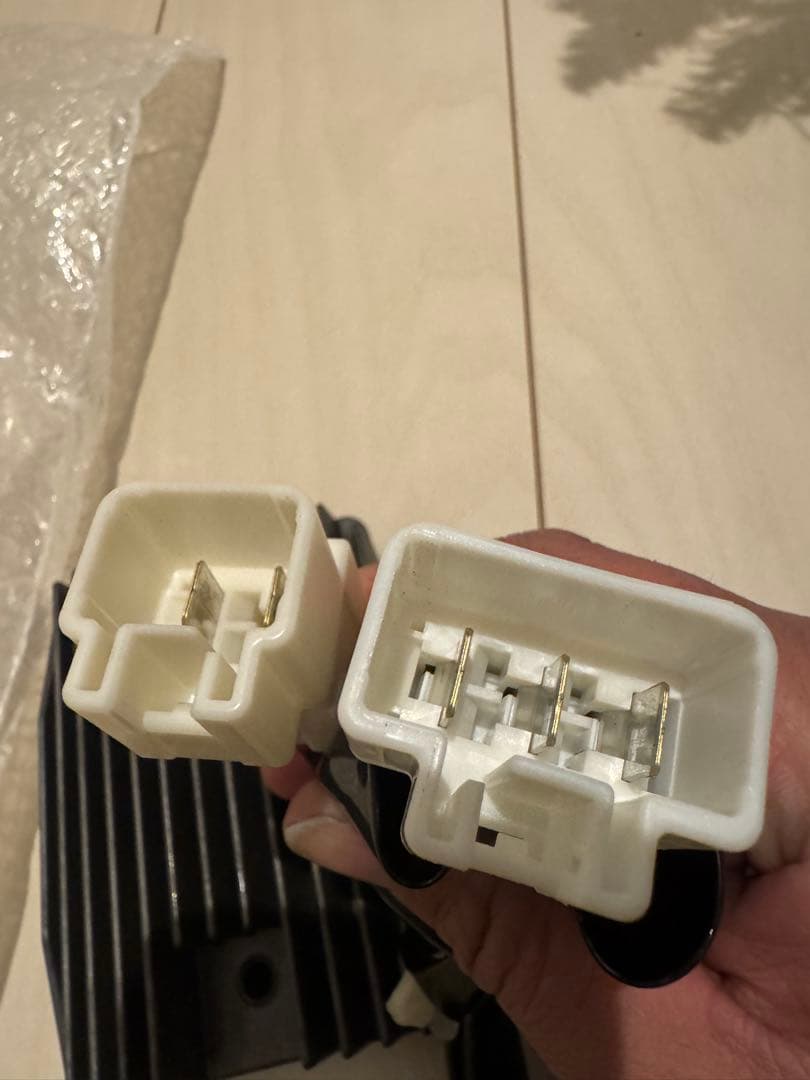 ほぼ新品 CB1300SF用 純正レギュレータ