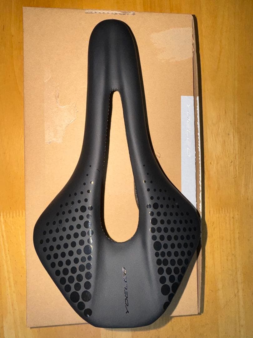 ヨーレオ（YOELEO）CL MAX超軽量力ーボンサドル 幅:140mm