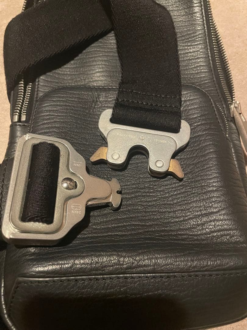 アリクス　ショルダーバック