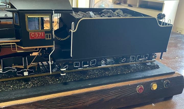 45年くらい前の蒸気機関車の模型です。