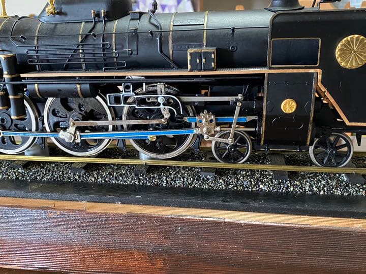 45年くらい前の蒸気機関車の模型です。