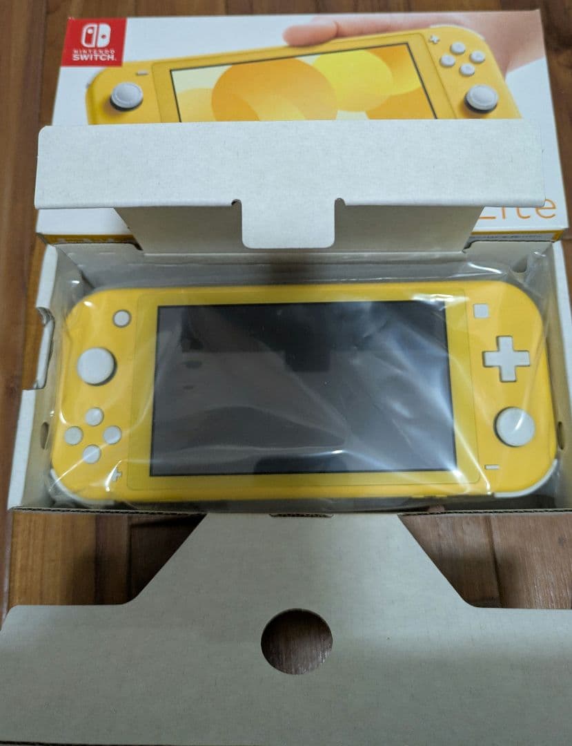 Nintendo Switch Lite イエロー 美品です！