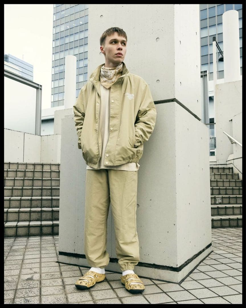 キーン KEEN ヨギ アーツ カフェラテペイズリー 27.0㎝