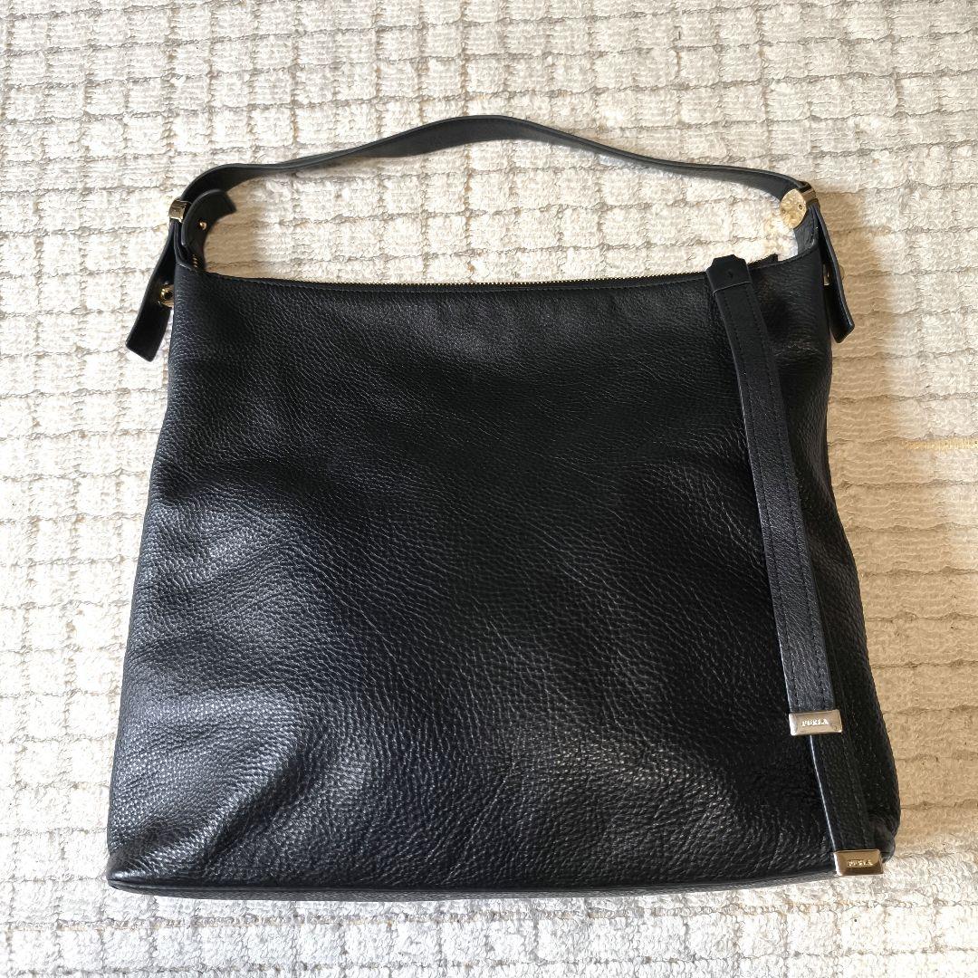 美品！FURLA　フルラ　 黒 レザー ショルダーバッグ