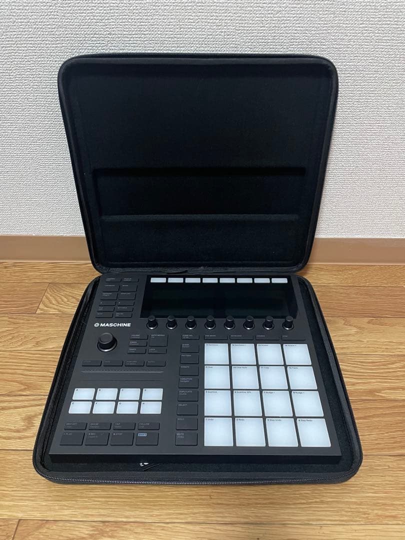 MASCHINE MK3 (ケース付)