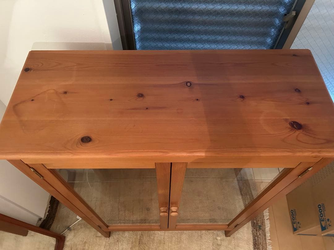 ペニーワイズ パイン材ガラス扉キャビネット