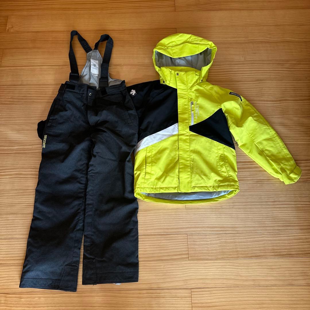 デサント　美品　　セットアップ　上下　スキーウェア　150男の子　女の子