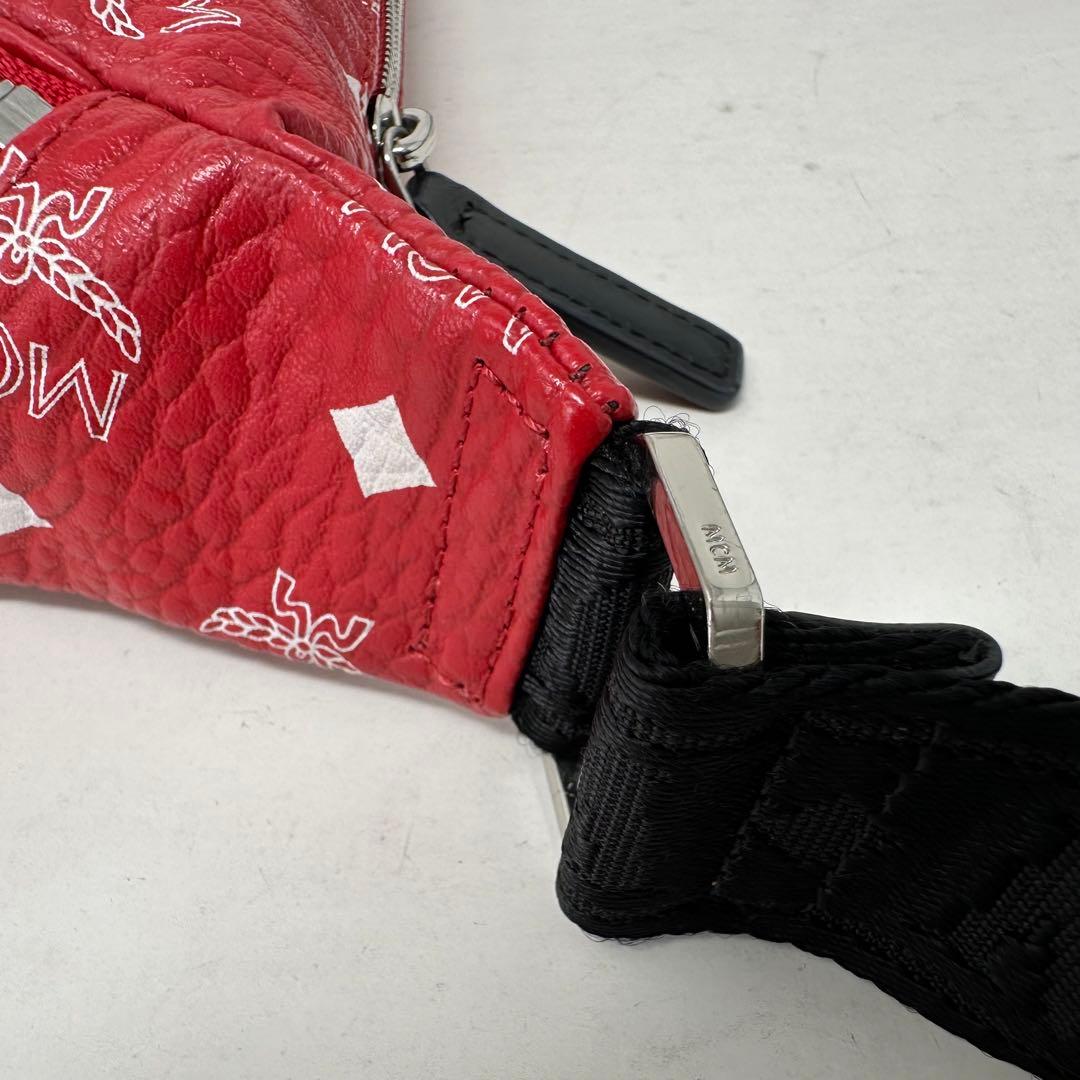 MCM ボディバッグ　ウエストポーチ　保存袋付き　赤　ユニセックス　レザー