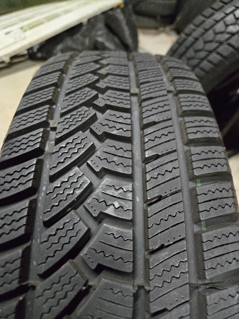 スタッドレスタイヤ　215/60 16インチ アルミホイール付き 発送1/7〜