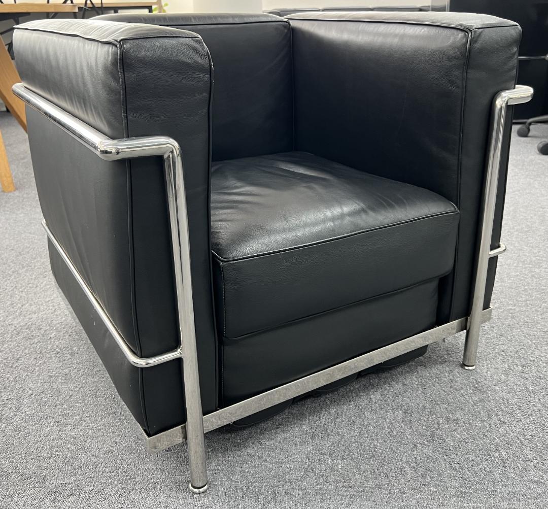 ルコルビュジェ本革LC2の1人掛け渋谷区に引取の場合は1万値引