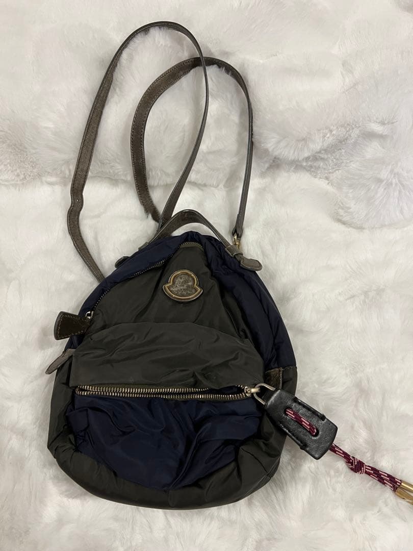 モンクレール　ナイロン製ショルダーバッグ ネイビーとオリーブ