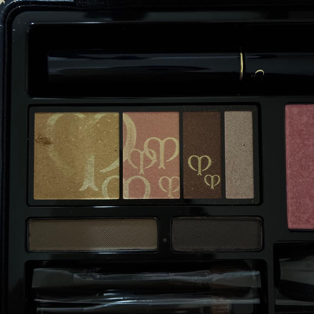 新品　クレ・ド・ポーボーテパレットドヴォワイヤージュ メイクセット