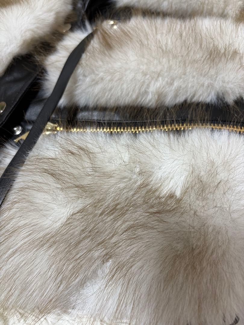 新品　タグ付き　ANDREA&Co. フェイクファーライダースベスト