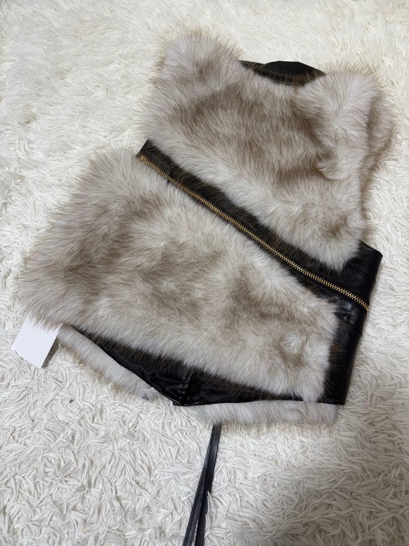 新品　タグ付き　ANDREA&Co. フェイクファーライダースベスト