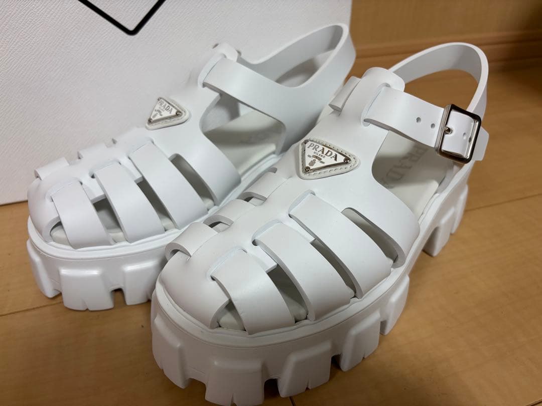 【新品未使用】PRADAモノリス ラバーサンダル 白 23センチ 36