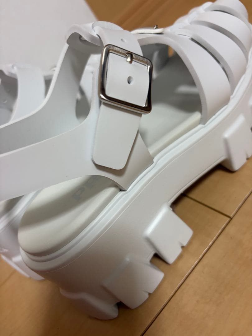 【新品未使用】PRADAモノリス ラバーサンダル 白 23センチ 36