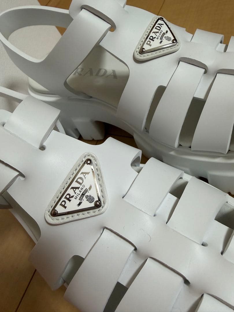 【新品未使用】PRADAモノリス ラバーサンダル 白 23センチ 36