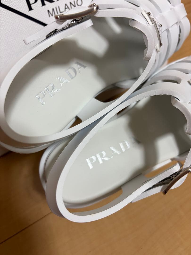 【新品未使用】PRADAモノリス ラバーサンダル 白 23センチ 36