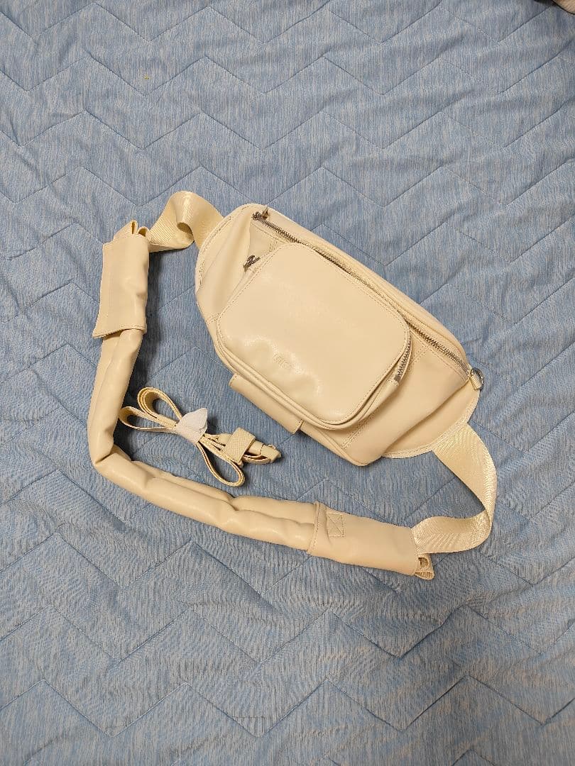 DoriDoriアイボリー 抱っこひも×ショルダーバッグ ハグスリングバッグ