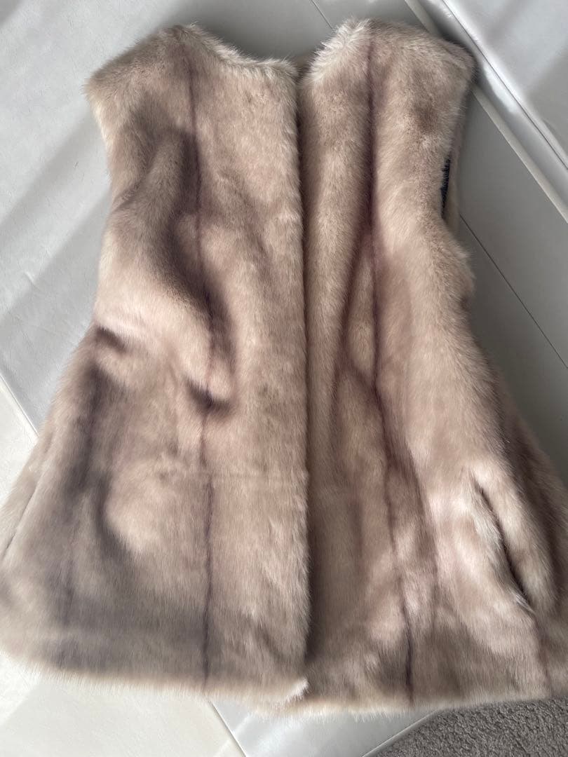 ENUE フェイクファーベスト