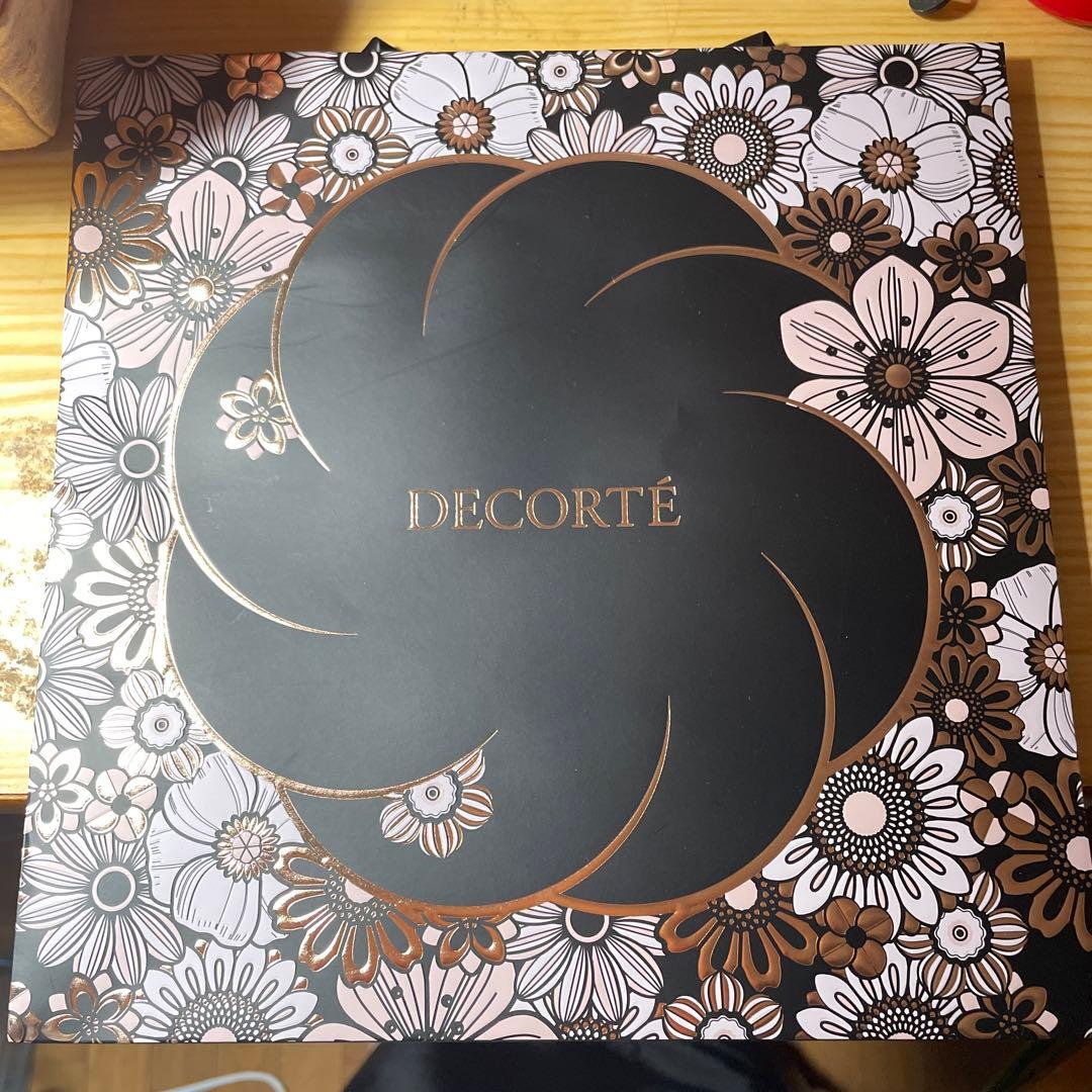 あ*む様 コスメデコルテ　2025クリスマスコフレ Eternal Bloom