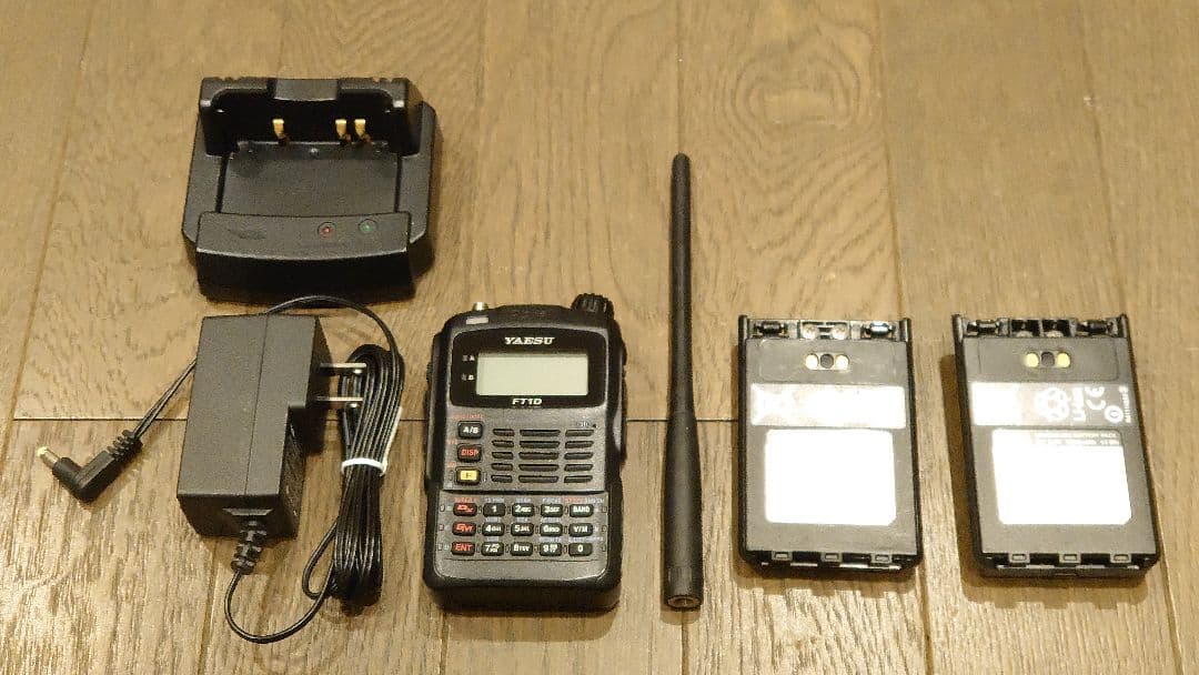 ヤエス FT1D ハンディ無線機 144/430MHz バッテリ（大小２個付）