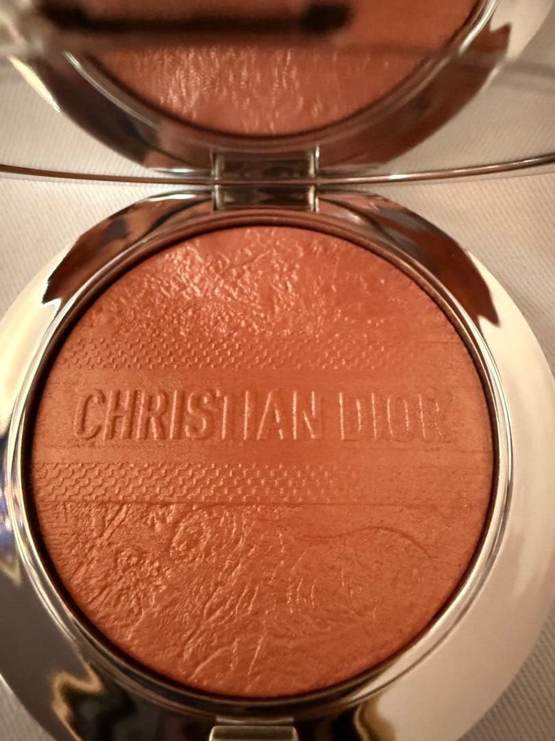 クリスチャンディオール　ディオールスキンフォーエバー　グロウ ルミナイザー