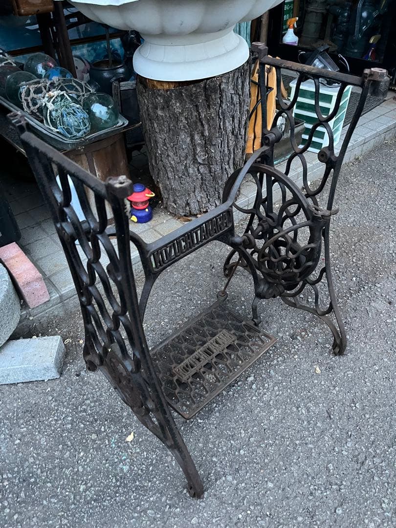 網目ミシン脚、ミシン脚、インテリアテーブル脚、レトロミシン脚、コズチタカラ