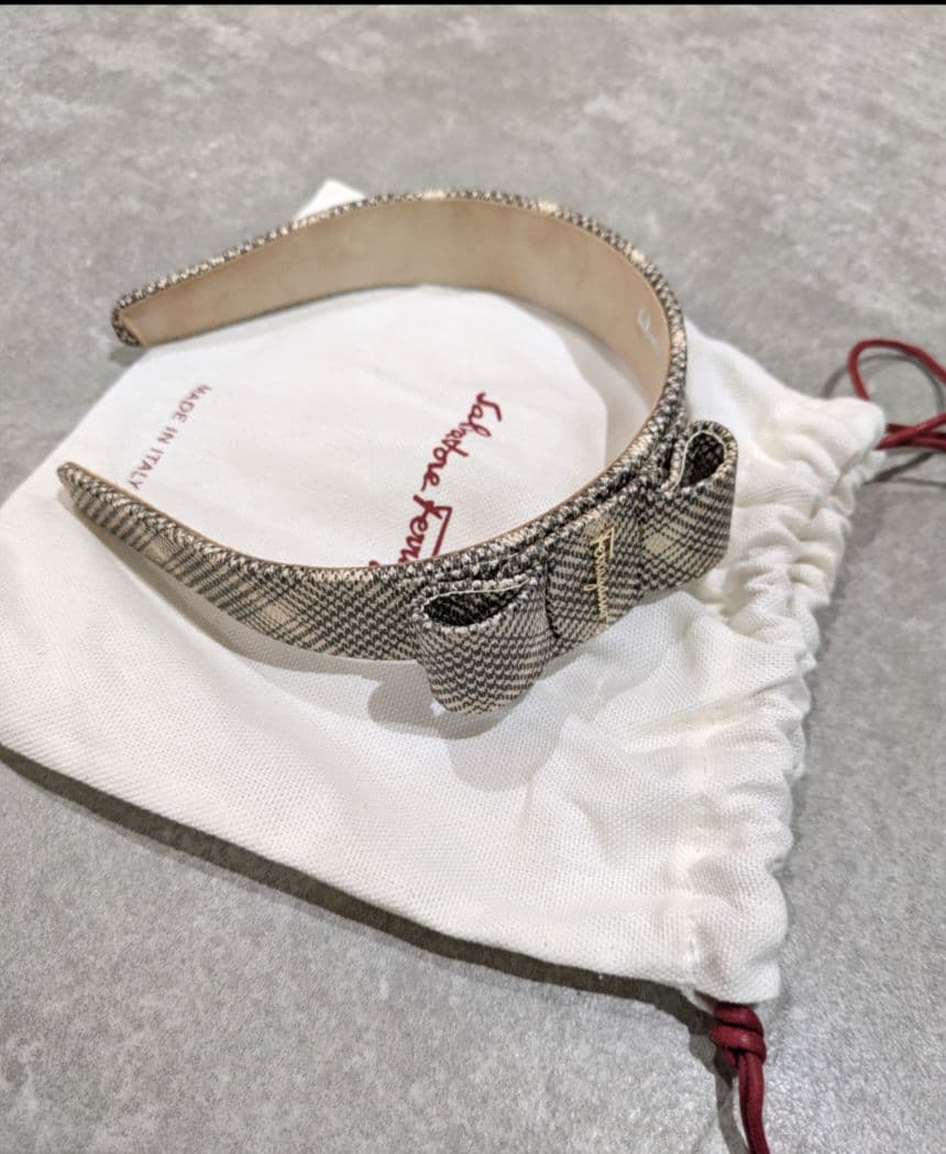 フェラガモ カチューシャ リボン