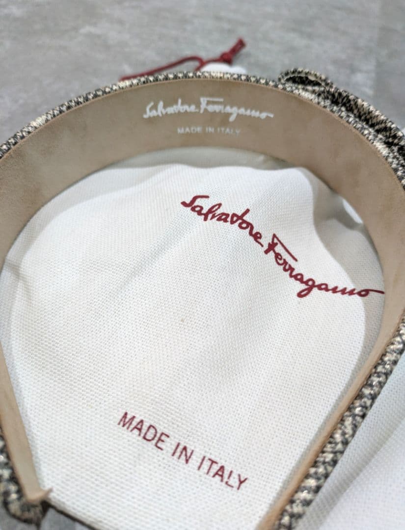 フェラガモ カチューシャ リボン