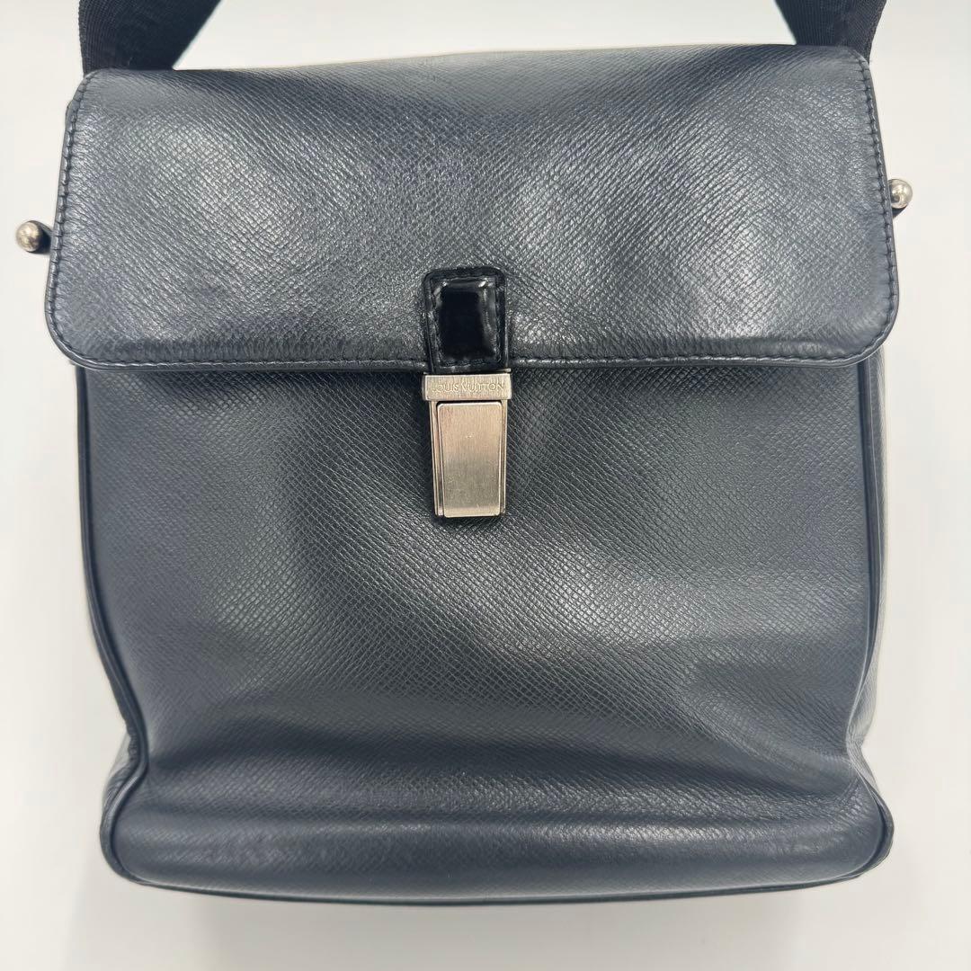 ルイヴィトン タイガ ヤランガ レザー ショルダーバッグ