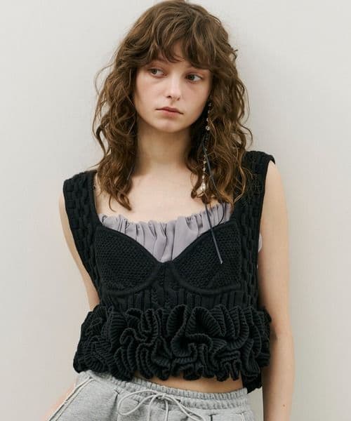 J1UbyLABELLEETUDE ニッティングパターンボリュームフリルニット