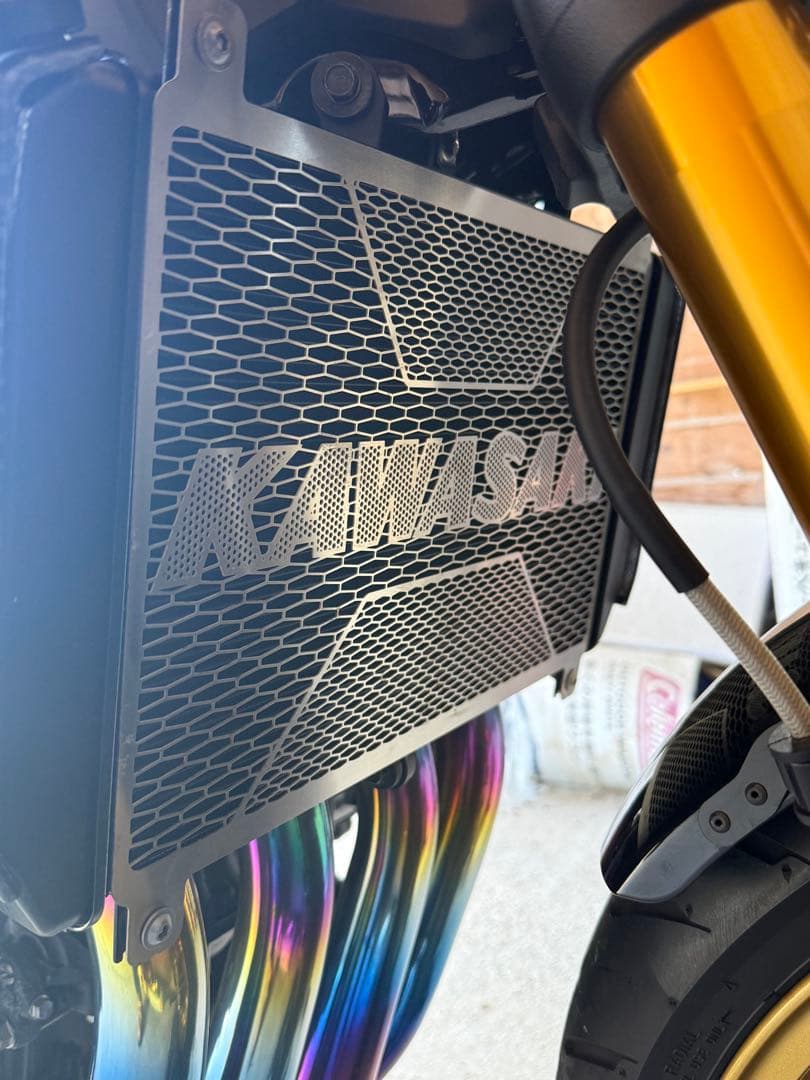 Z900RS用（2024年式で使用）純正ラジエーターコアガード8BL。カワサキ