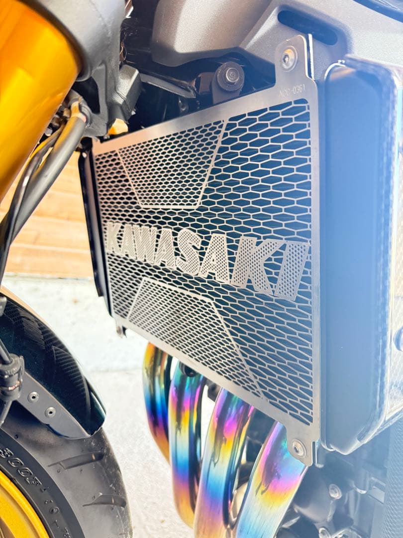 Z900RS用（2024年式で使用）純正ラジエーターコアガード8BL。カワサキ