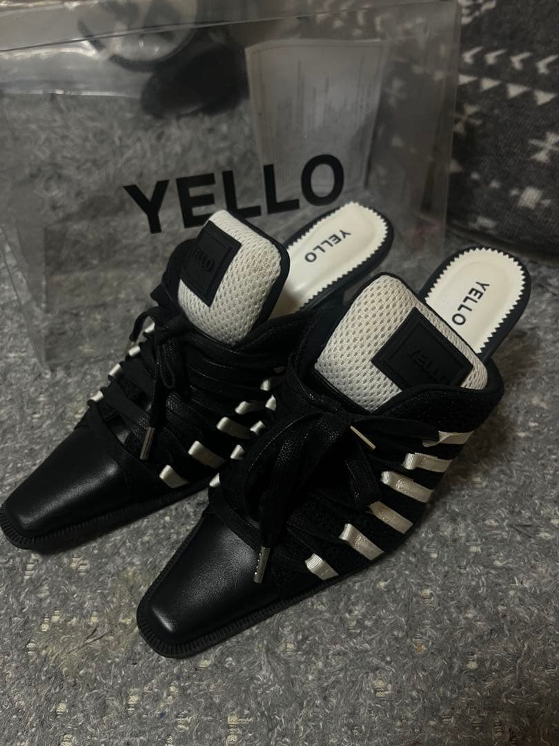 YELLO ブラック ホワイト ストライプ ミュール