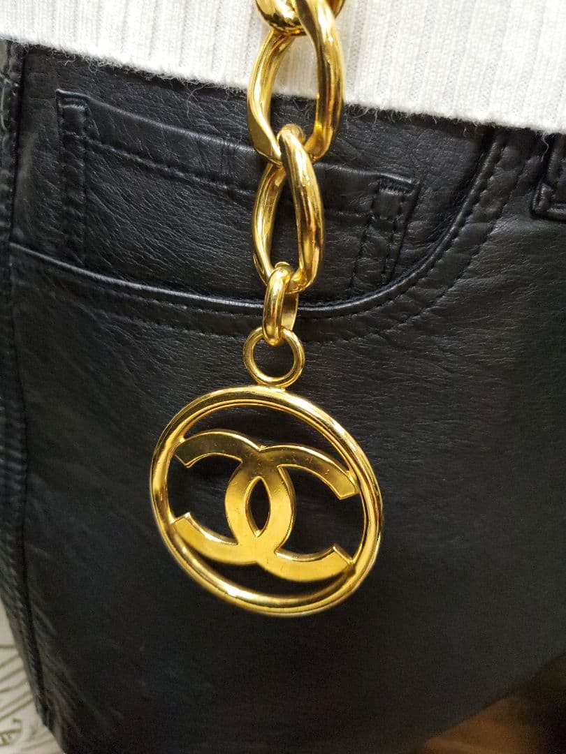 ★l★CHANEL ゴールドチェーンベルト ロゴチャーム付き