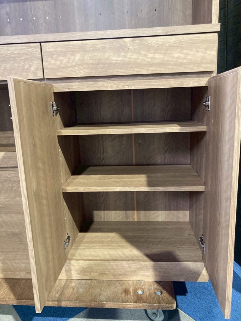 送料込み　木目調食器棚 キッチンボード 幅120 LOWYA(TPS4878）