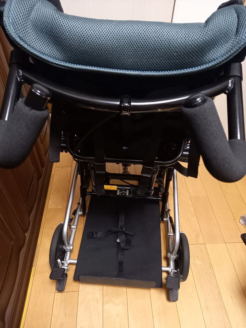 ピグレオティルト３　介助用バギー 黒と水色