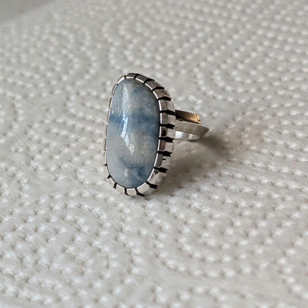 ハンドメイドの糸魚川翡翠リング　インディアンジュエリー風　オールハンドメイド！