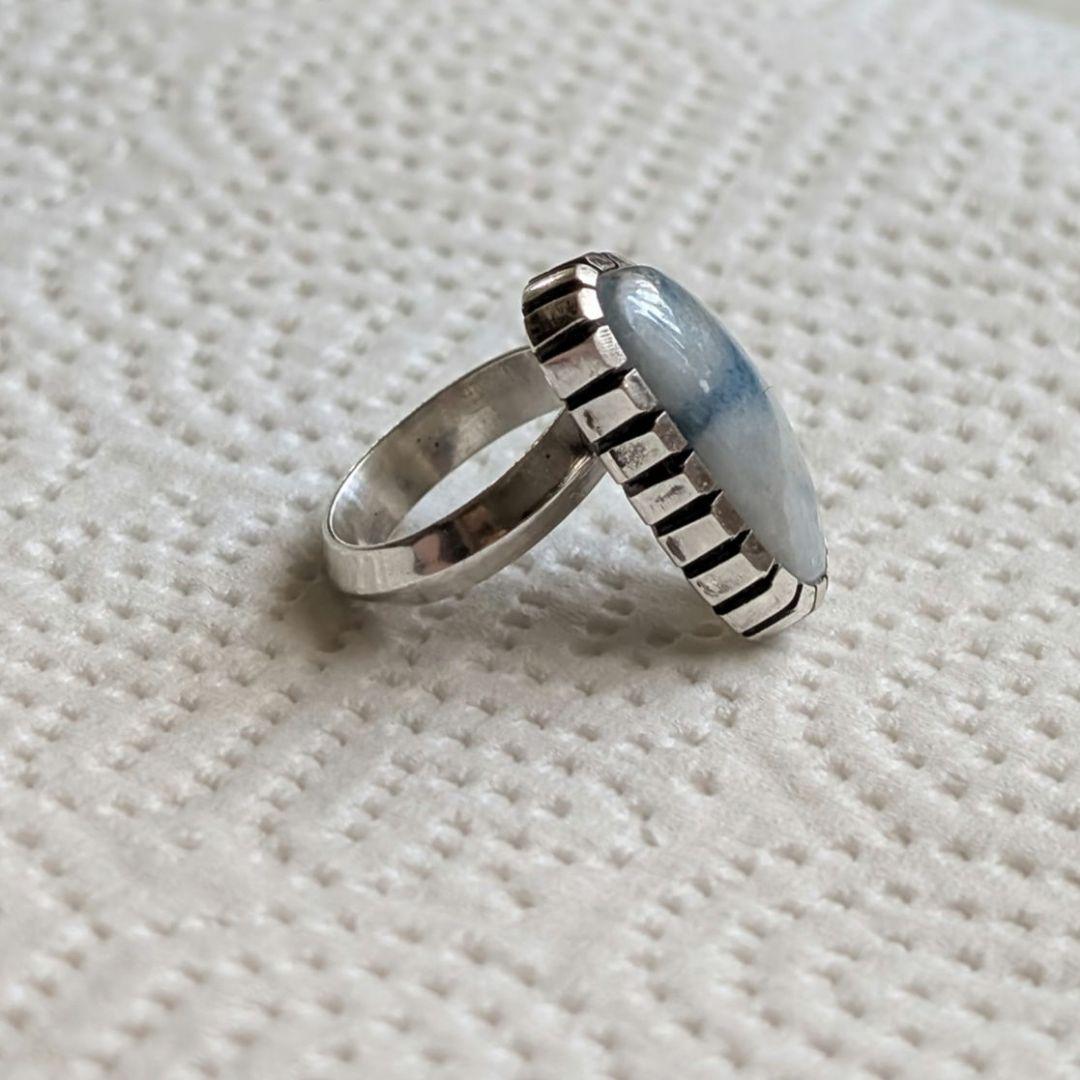 ハンドメイドの糸魚川翡翠リング　インディアンジュエリー風　オールハンドメイド！