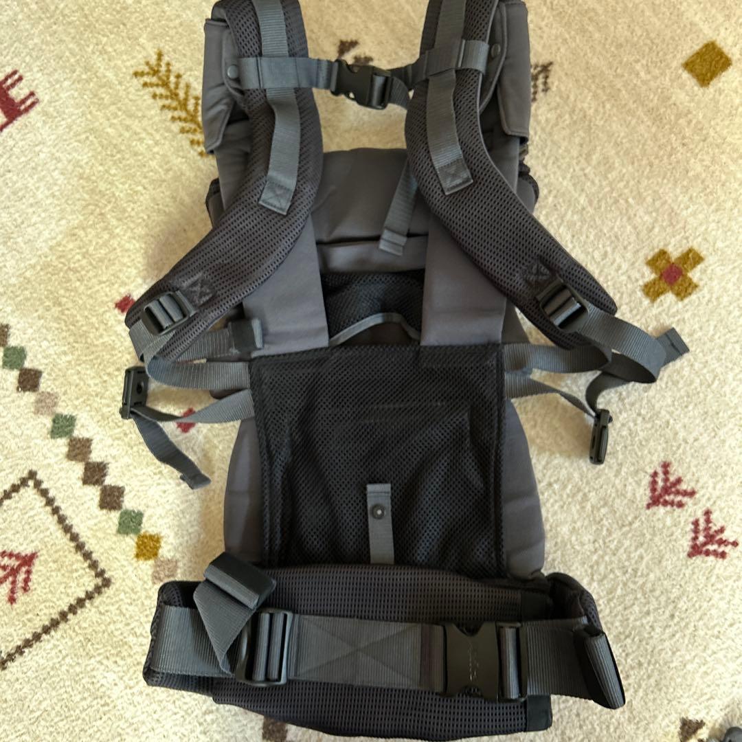 アップリカ　ダークグレー 抱っこ紐