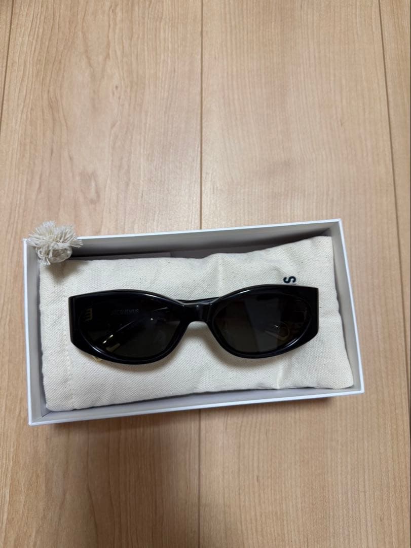 小物 JACQUEMUS Ovalo sunglasses