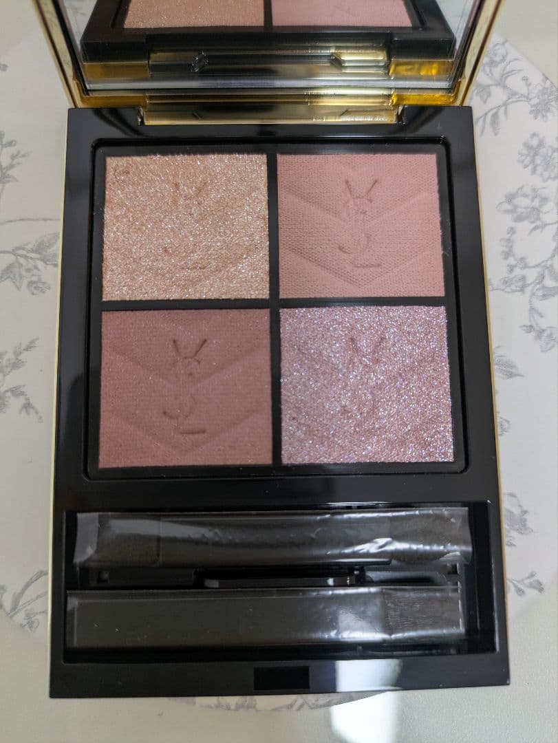 ★新品 イヴサンローラン クチュール ミニクラッチ アイシャドウパレット 126