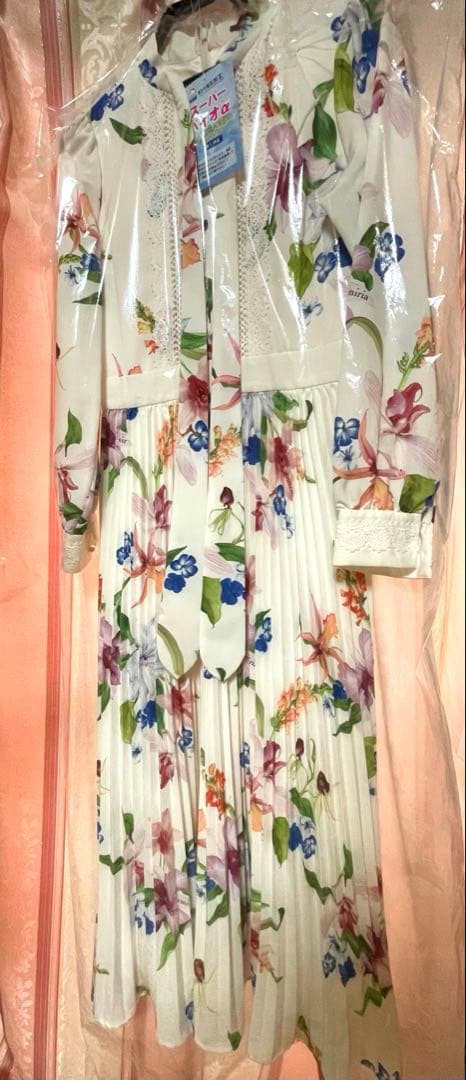 【最終価格】EmiriaWizロングワンピース 花柄 ホワイト 新品同様