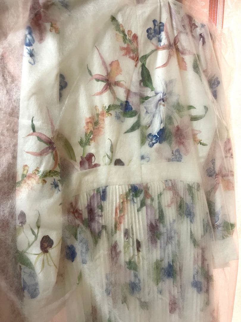 【最終価格】EmiriaWizロングワンピース 花柄 ホワイト 新品同様