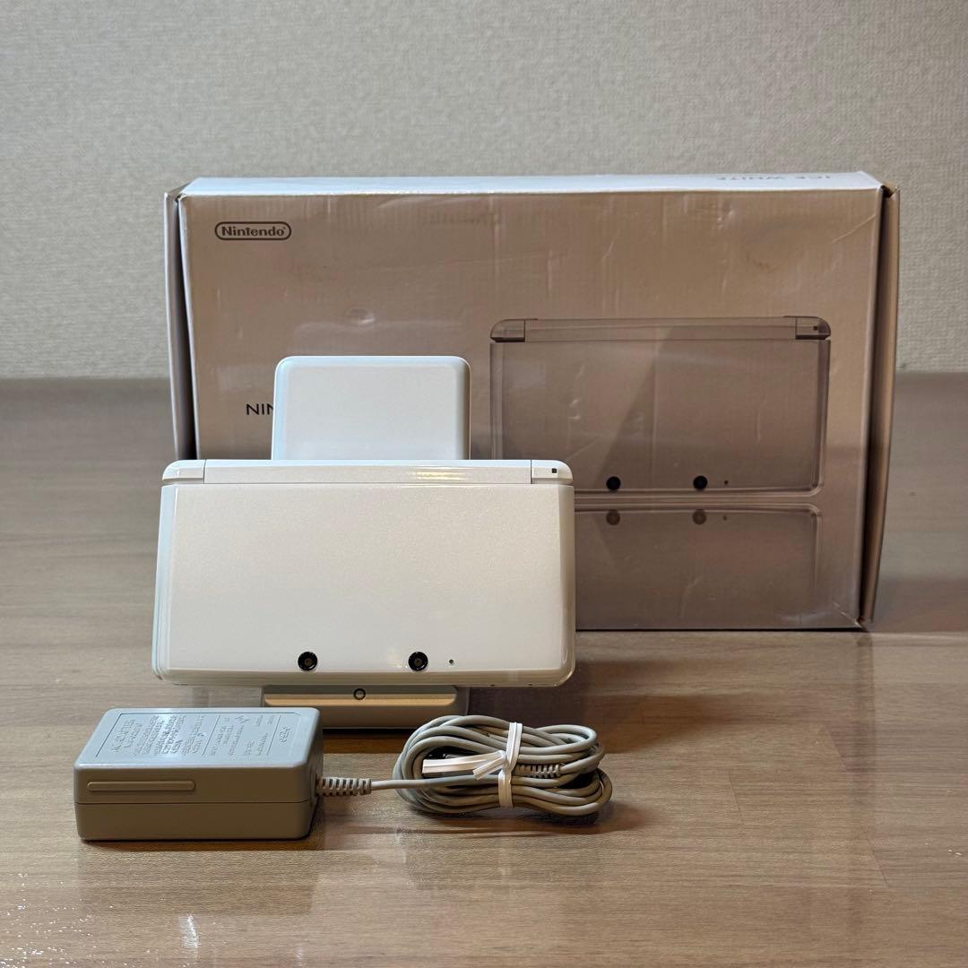 4-395 ニンテンドー3DS アイスホワイト 箱付き