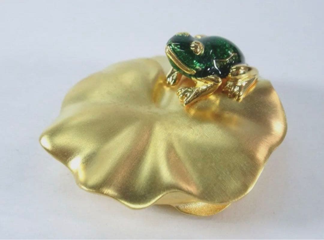 ノウイング ソリッド パフューム ファビュラス フロッグ エスティローダー練香水