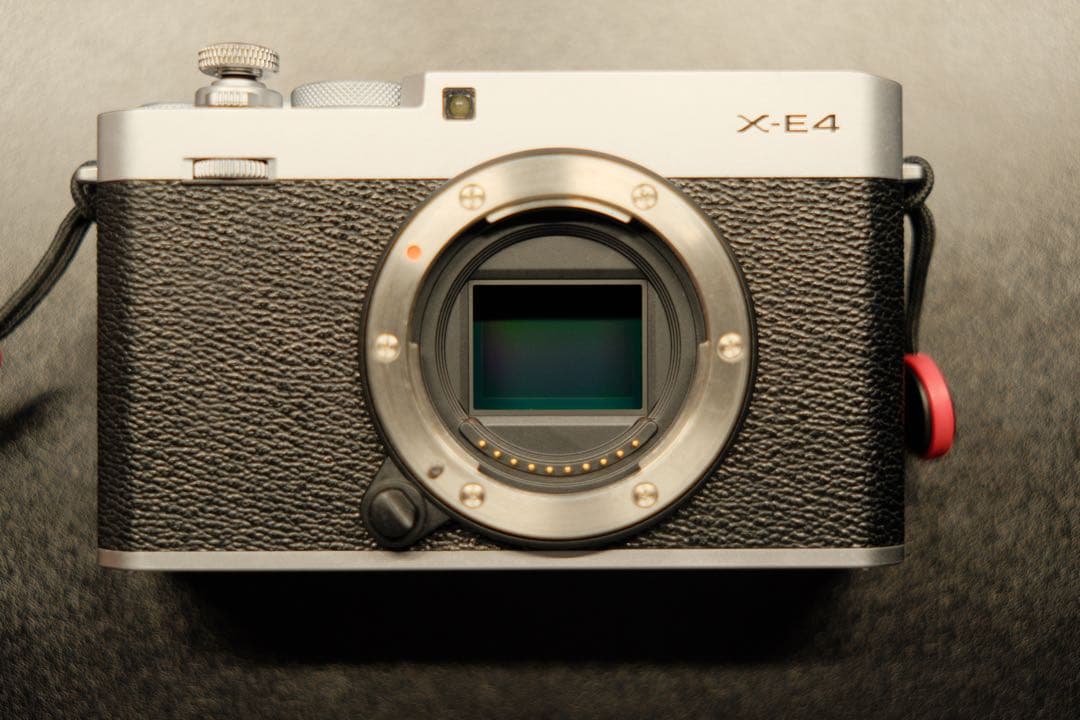 FUJIFILM XE4シルバー 本体【元箱付き】